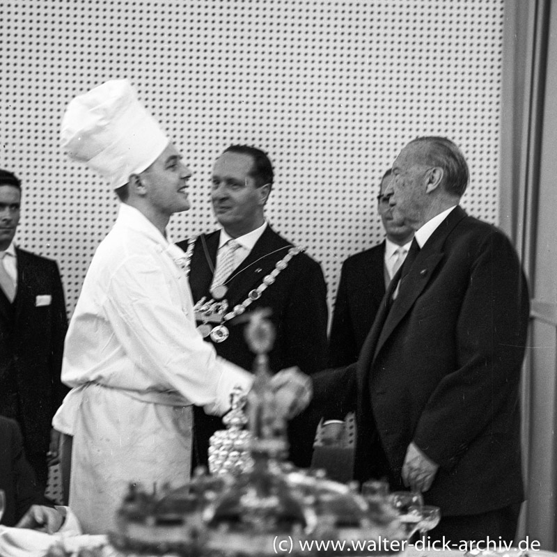 WDA4086-003 Auch dem Bundeskanzler hat es geschmeckt. 1962