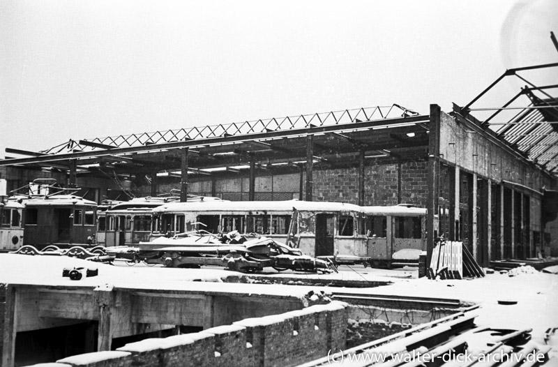 Zerstörte Zentral-Werkstatt der Kölner Straßenbahnen