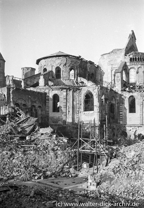 Ruine von St. Maria im Kapitol 1947