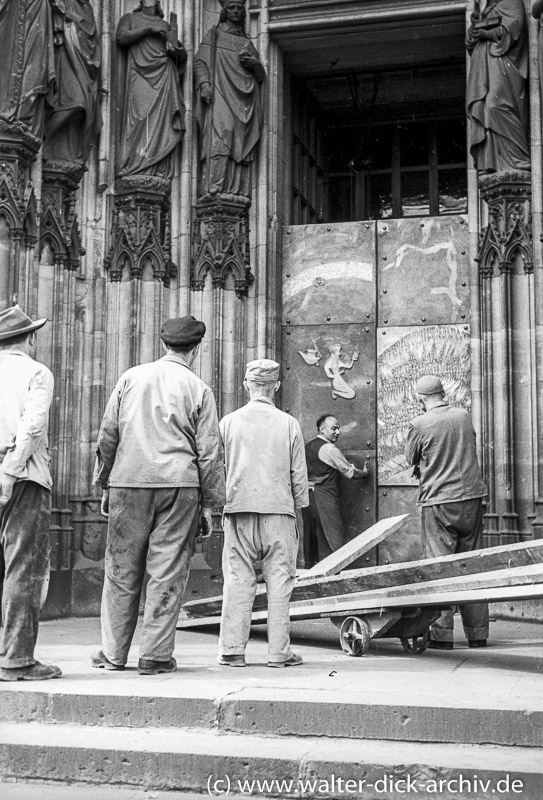 WDA847-016 Einbau der Domtüren 1953