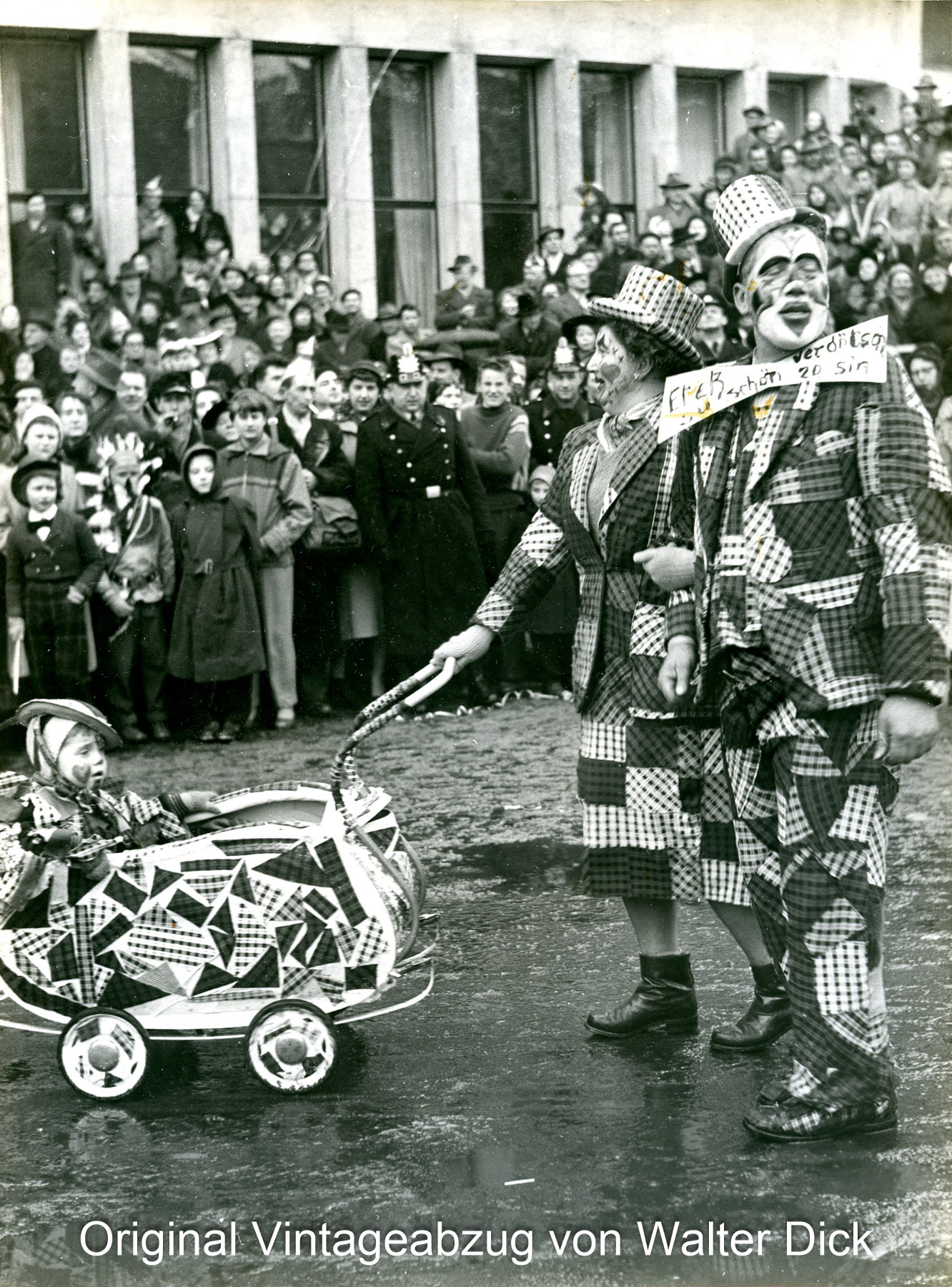 WDA-VIN1735 Straßenkarneval 1952 in Köln Weiberfastnacht