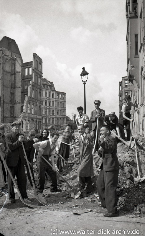 Trümmerräumung in der Kölner Innenstadt