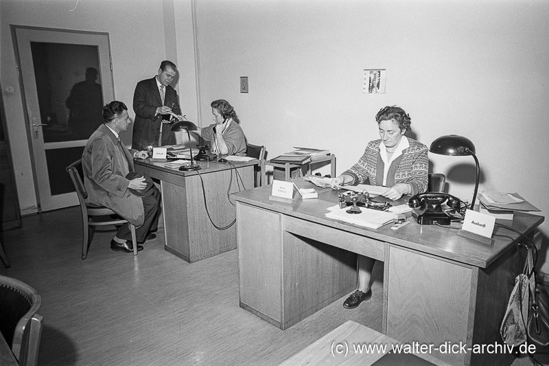 Auskunft ? Welche Auskunft? 1958