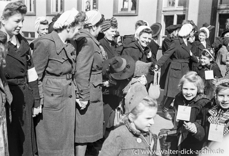 Abreise von Kölner Kindern in die Schweiz 1947