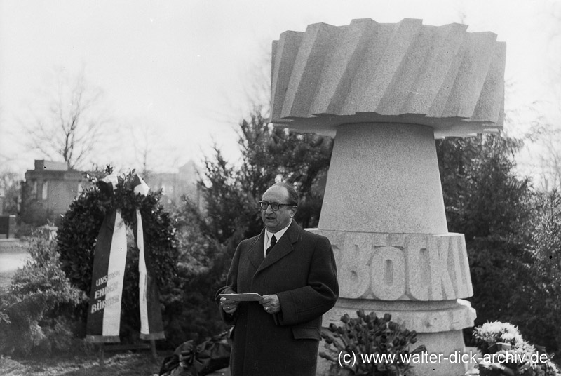 Am Grab von Hans Böckler 1954