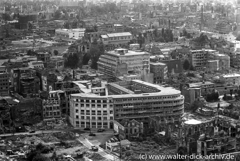 Blick auf die zerstörte Innenstadt-Dischhaus und C & A