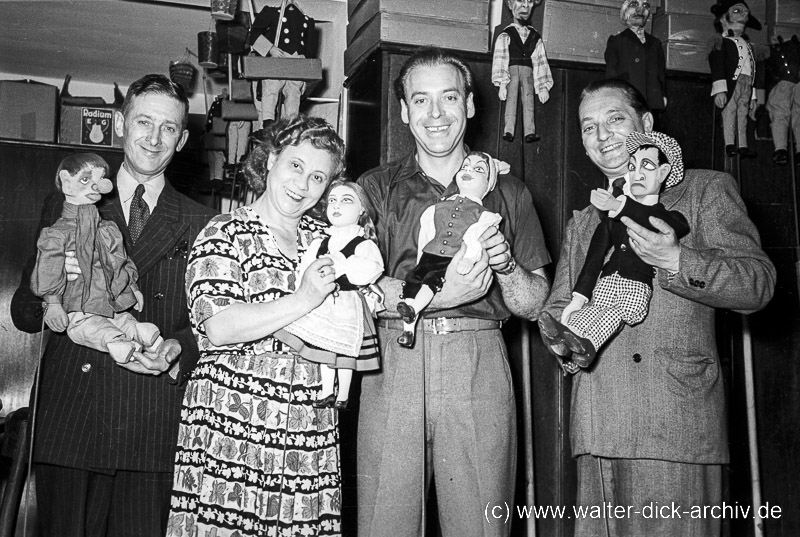 Puppenspieler am Hänneschen-Theater 1955