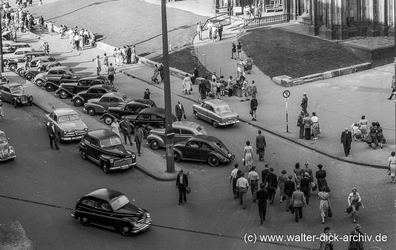 An der Westseite des Doms 1955