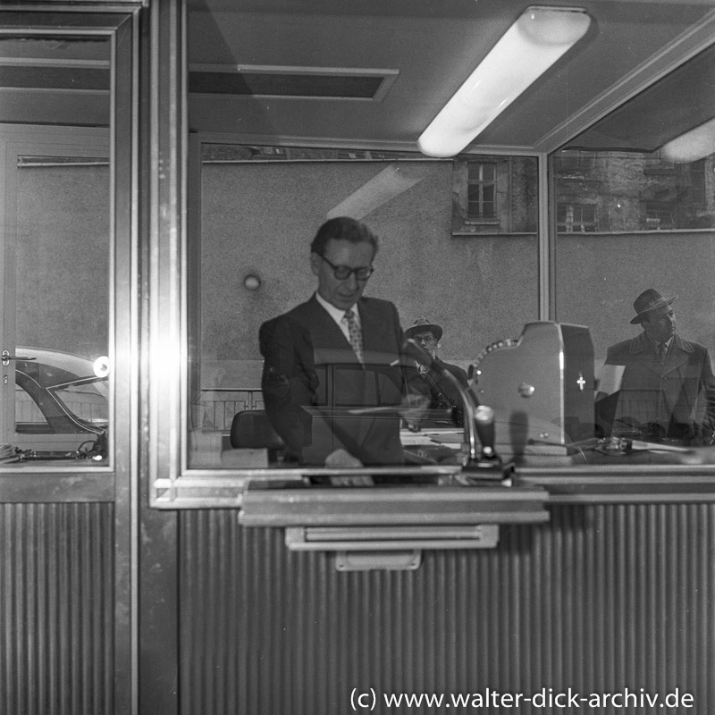 Autoschalter der Sparkasse 1961