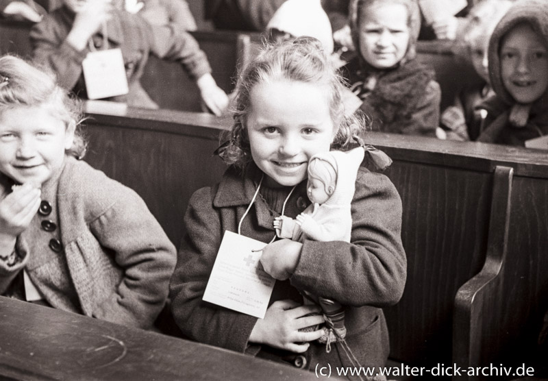 Abreise von Kölner Kindern in die Schweiz 1947