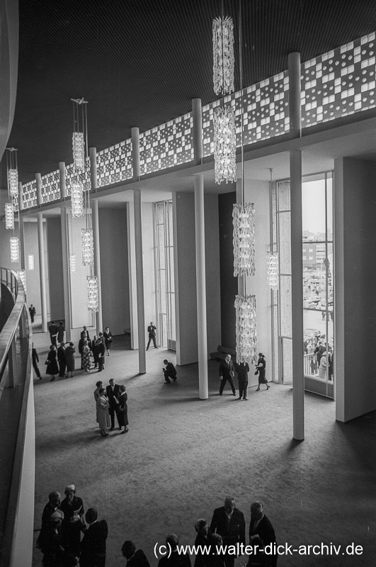 Das Foyer des Opernhauses 1957