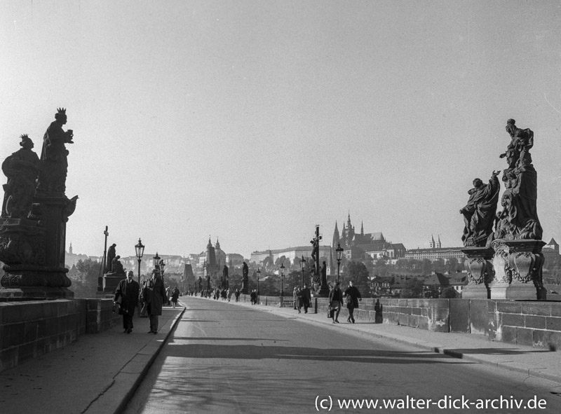 Die Karlsbrücke in Prag 1965