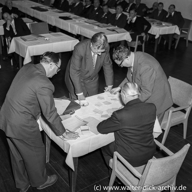 Stimmenauszählung im Stadtrat 1956