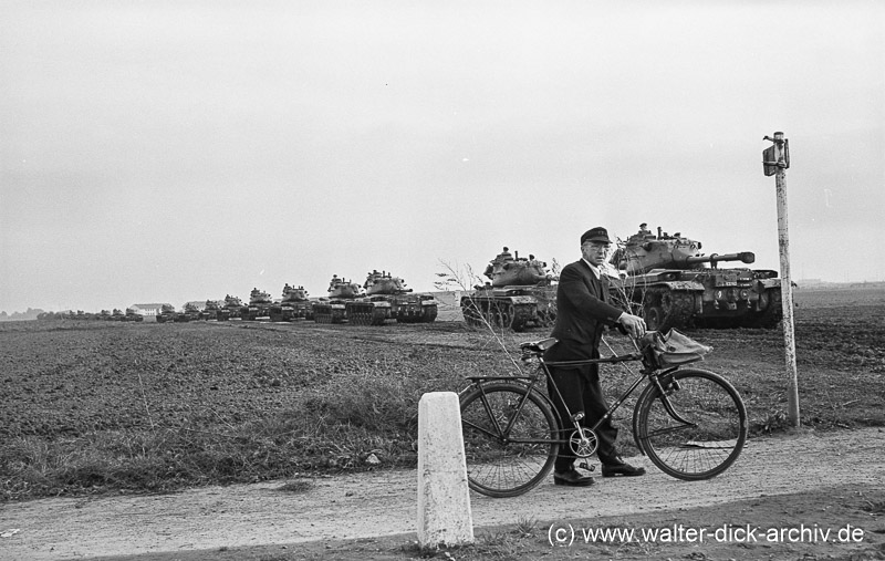 Belgisches Militär beim Manöver 1953