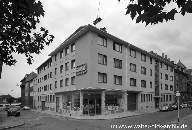 Buchvertrieb im Kölner Kunibertsviertel 1958