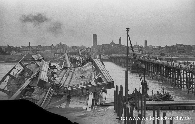 Hängebrücke und  "Tausendfüßler" Brücke 1946