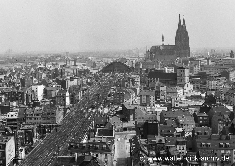 Vom Hochhaus zum Bahnhof 1959