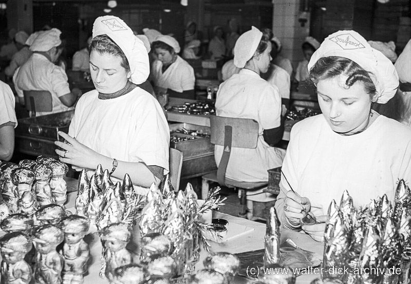 Weihnachtsmann-Produktion bei Stollwerck 1938