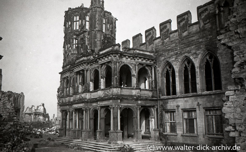 Ruine des Rathauses 1946
