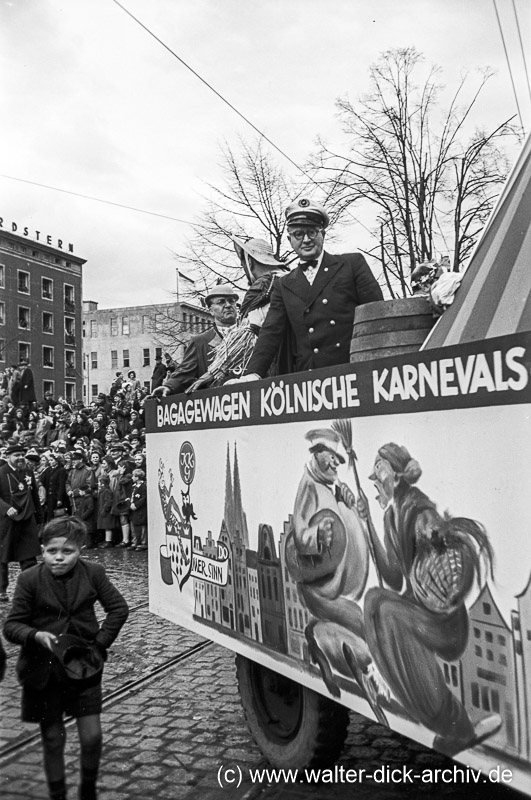Im Rosenmontagszug 1950
