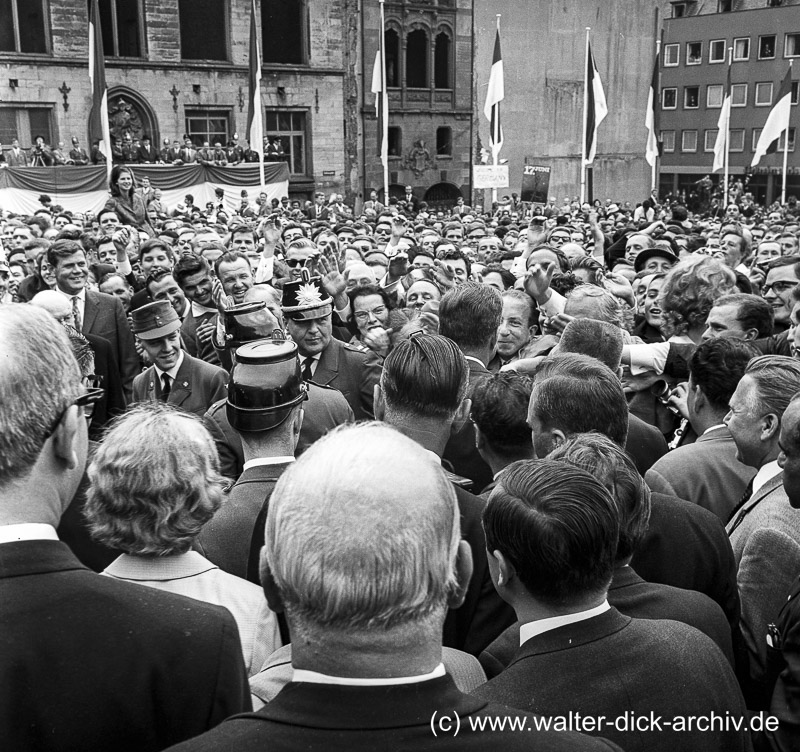J.F. Kennedy vor dem Kölner Rathaus 1963