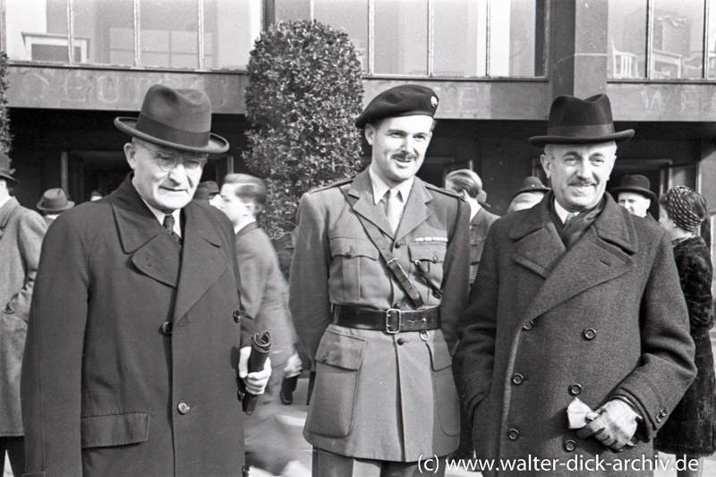 Hermann Pünder, Colonel White und Josef Kroll 1945