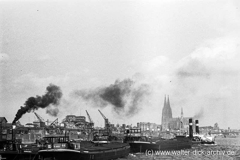 Schleppdampfer auf dem Rhein 1951