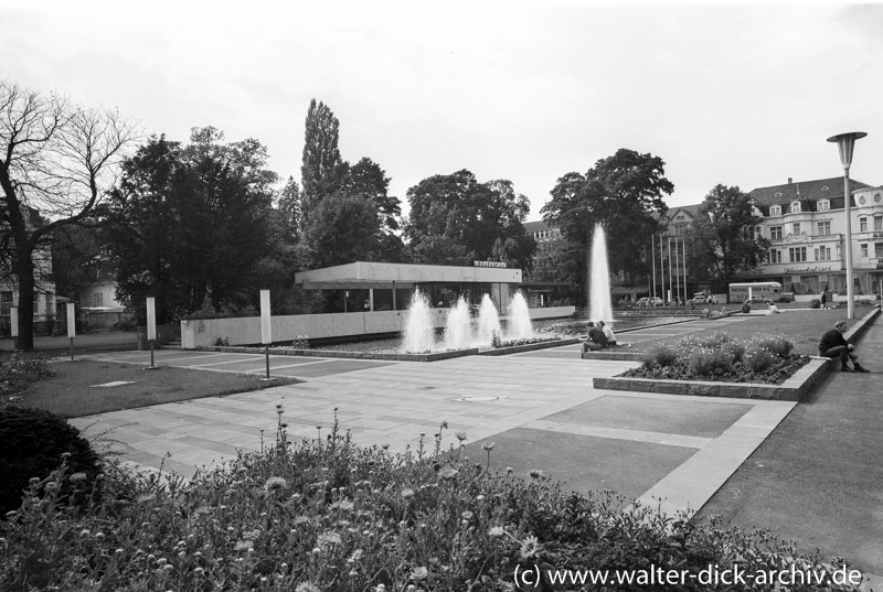 Vor dem Bahnhof Bonn Bad-Godesberg 1965