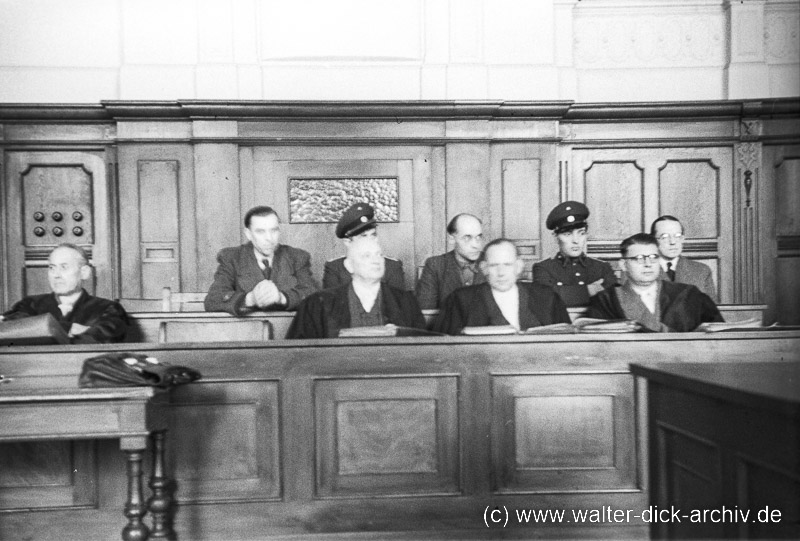 Angeklagte und Verteidiger -Hoegen Prozess 1949