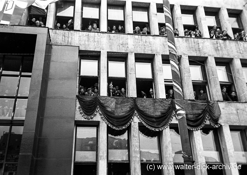 Allianz-Gebäude Rosenmontagszug 1950