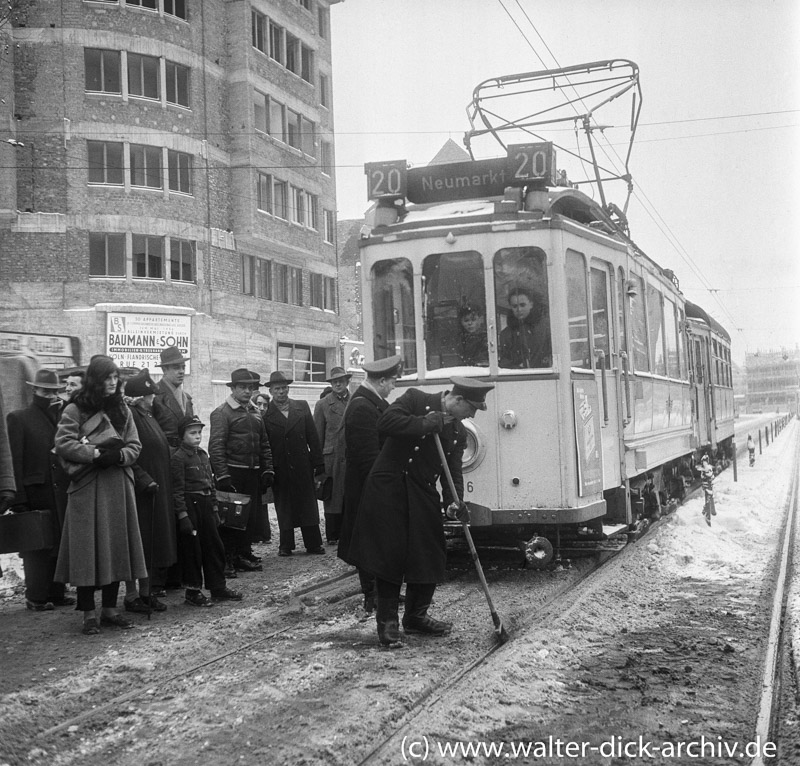 Schnee und Eis stoppen die Kölner Linie "20"
