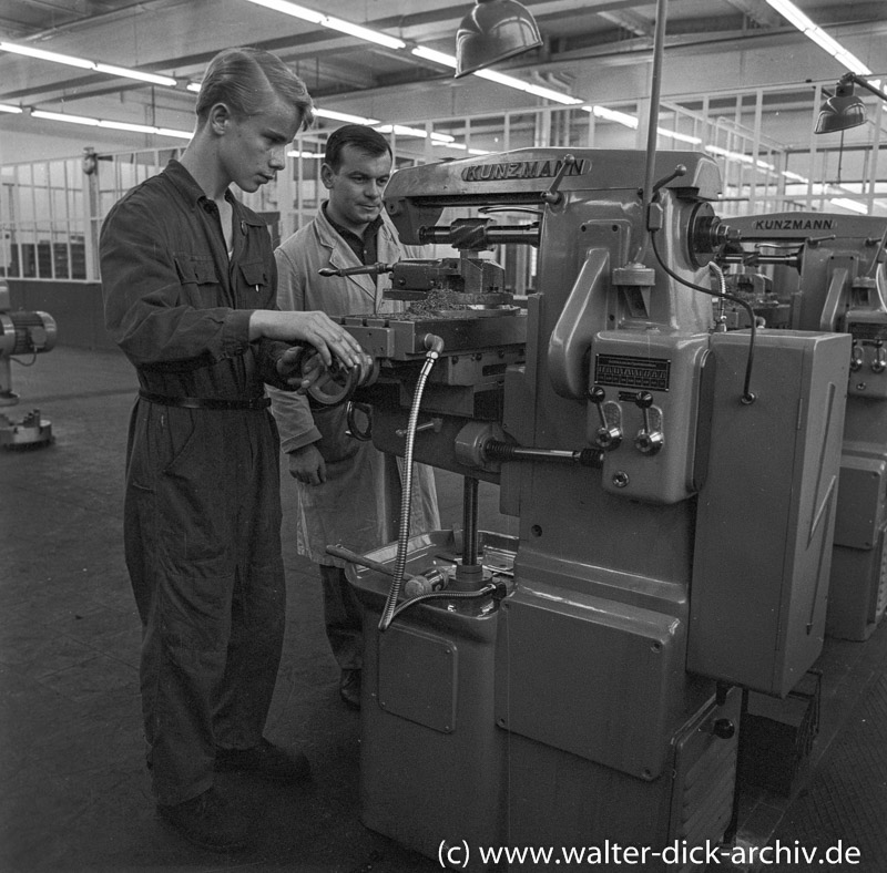 Ausbildung an einer Fräse bei Ford in Köln