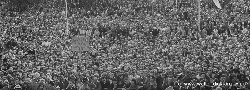 Ansprache auf dem Rathausplatz 1962