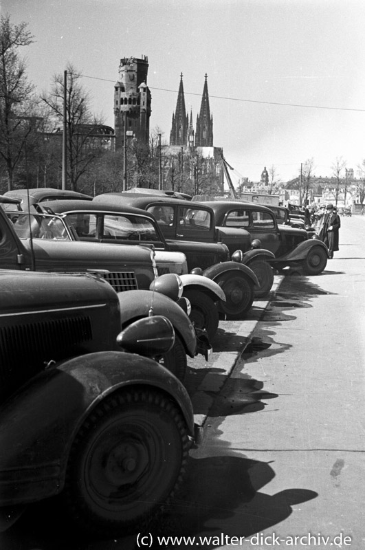 Textilmesse 1948-Parkplatz vor der Messe