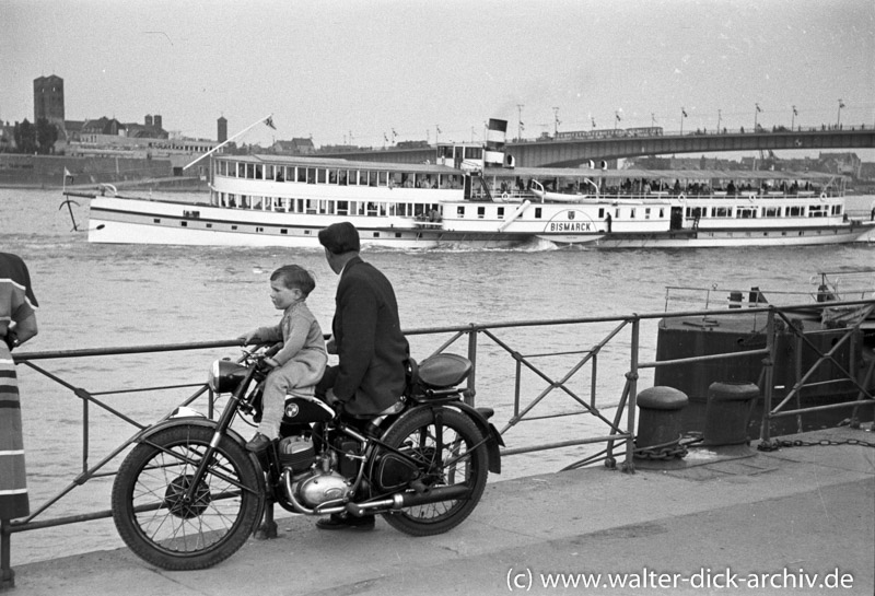 Am Kölner Rheinufer