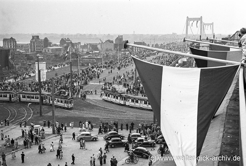 Eröffnung der Mülheimer Brücke 1951