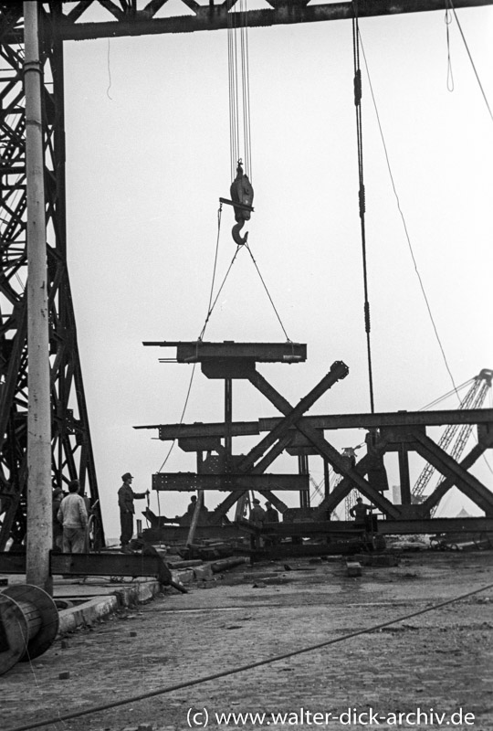 Bau der Deutzer Brücke 1947