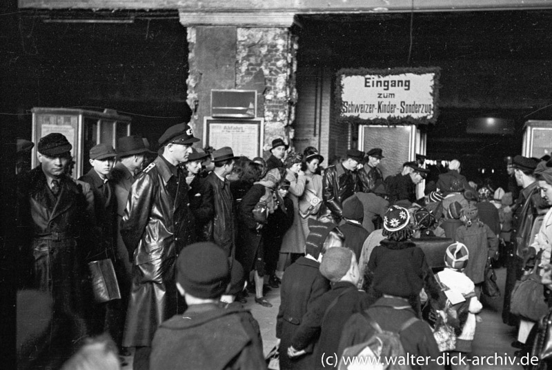 Abreise von Kölner Kindern in die Schweiz 1947